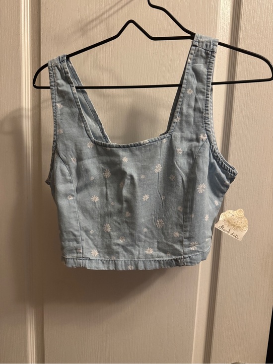 Altar'd State Tops - Altar'd State Light Blue Daisy Crop Top